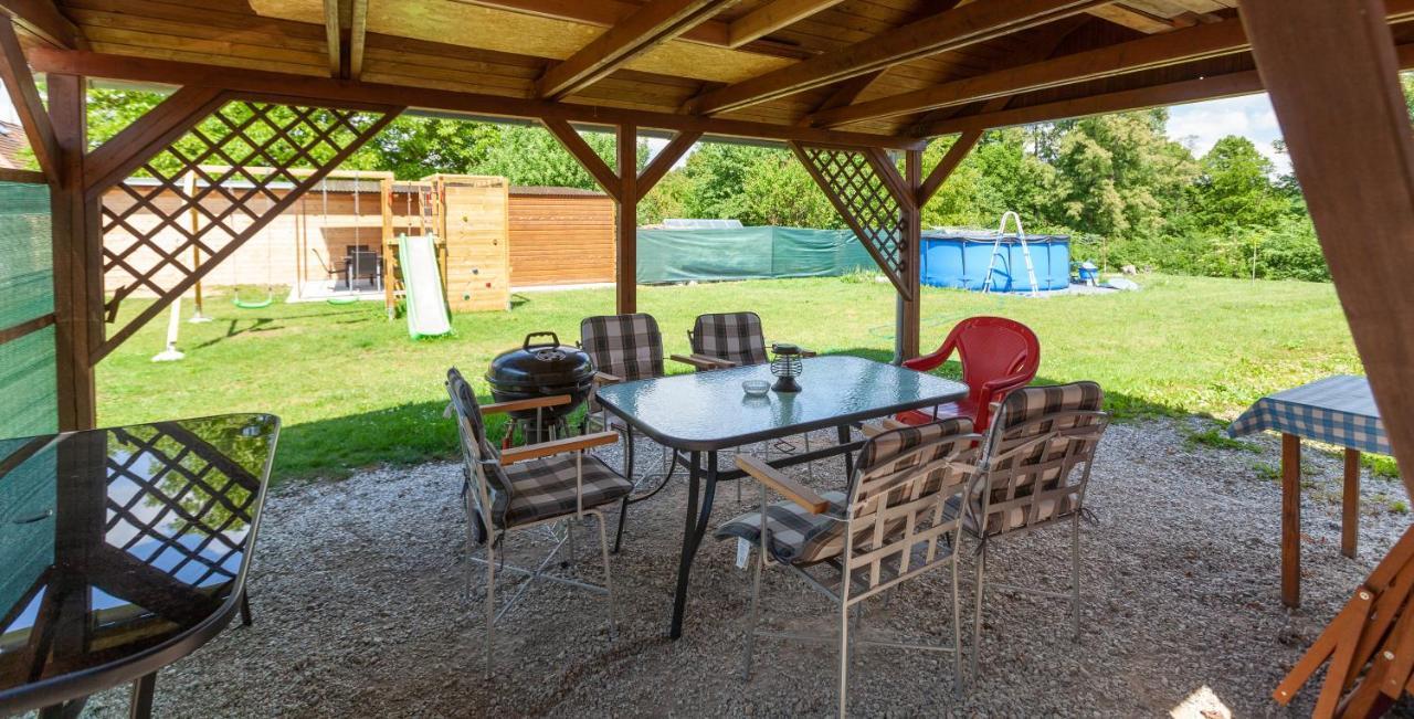 Apartmany Domek U Lesa Bítov Extérieur photo